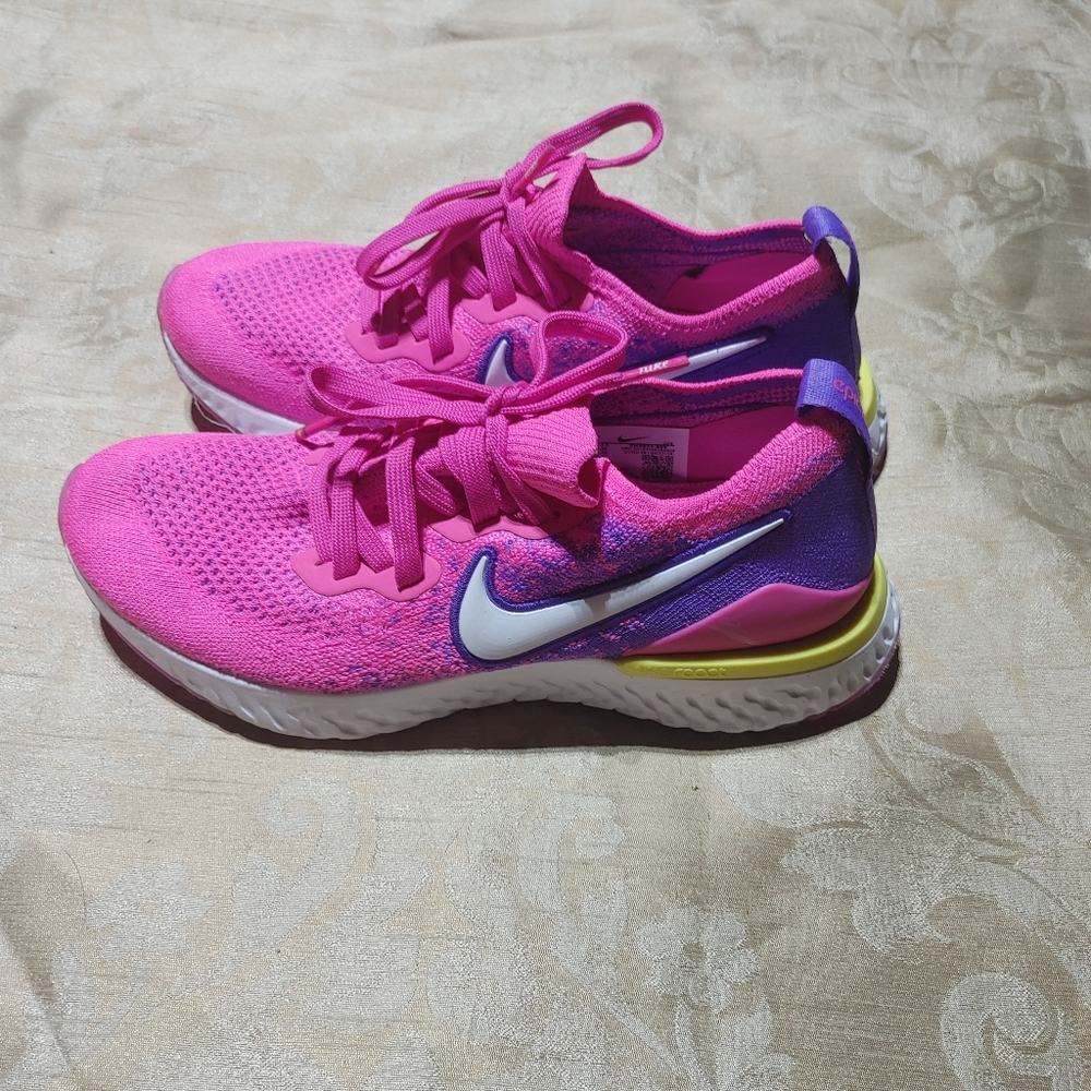Sneakers - Picture 2 of 6